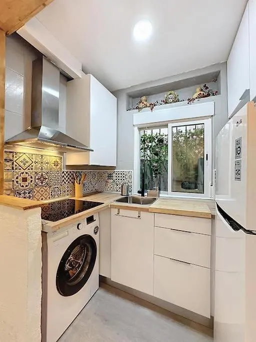 Urban Oasis Apartment 埃斯特波纳